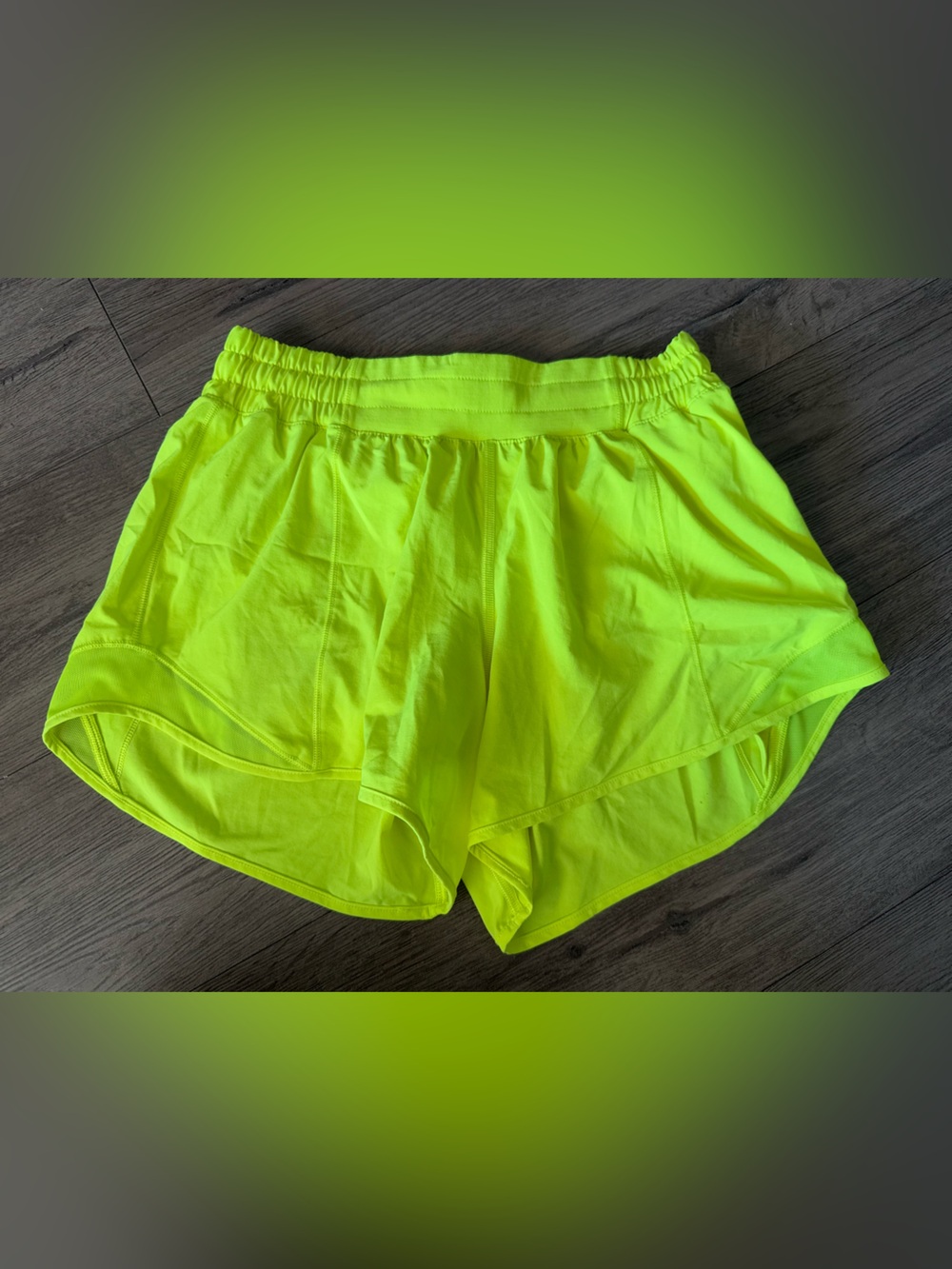 Lululemon Hotty Hot Short II *Long 4"
Lime Pop